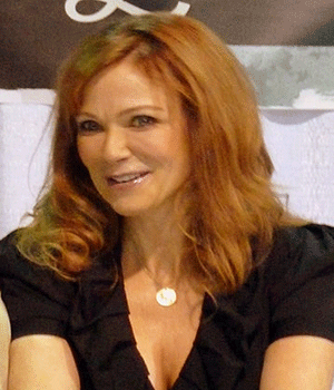 Lauren holly younger